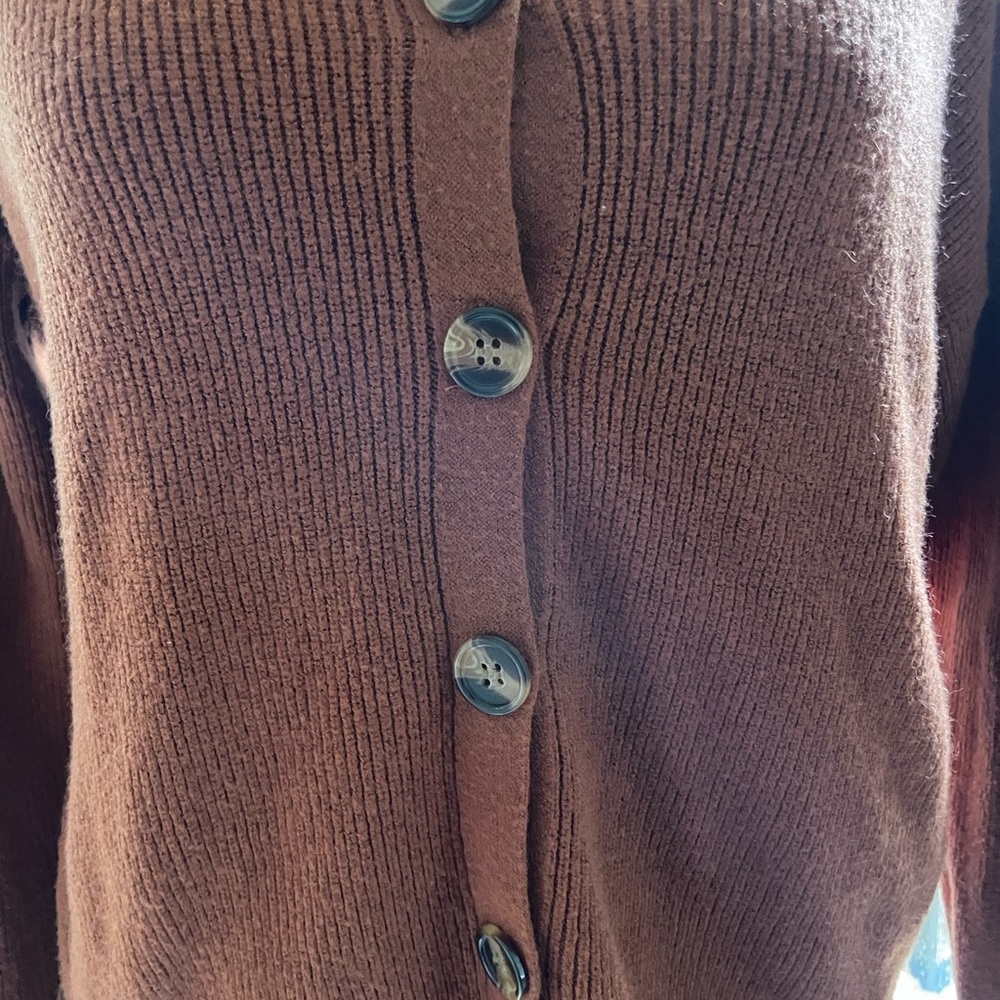 Soft Button Up Crop Cardi In Rust Color. Size M - image 3